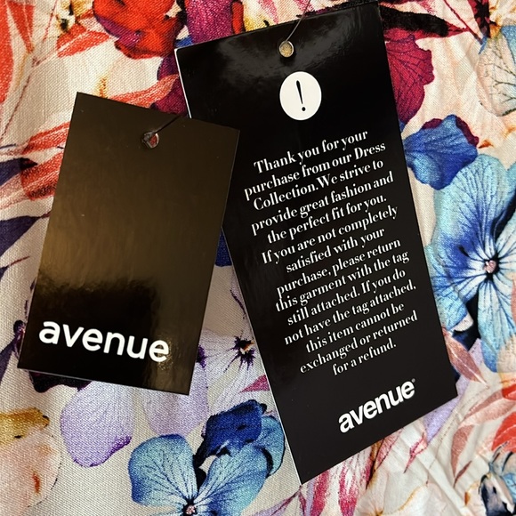 NWT AVENUE Tiered Dress - bright fun Viscose floral V-Neckline Sz 26/28 - Picture 10 of 12